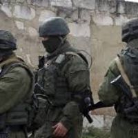 В Крыму начали штурмовать воинскую часть