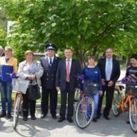 Сегодня глава района Александр Гофман вручил Карасукским почтовикам велосипеды